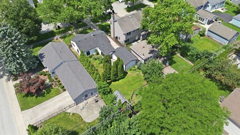 Tiny photo for 905 N Douglas Avenue, Arlington Heights, IL 60004 (MLS # 12702722)