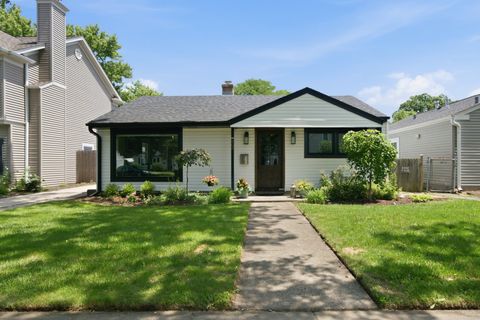 Photo of 905 N Douglas Avenue, Arlington Heights, IL 60004 (MLS # 12702722)
