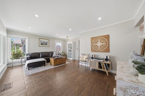 Tiny photo for 905 N Douglas Avenue, Arlington Heights, IL 60004 (MLS # 12702722)
