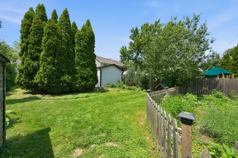 Tiny photo for 905 N Douglas Avenue, Arlington Heights, IL 60004 (MLS # 12702722)