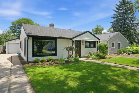 Tiny photo for 905 N Douglas Avenue, Arlington Heights, IL 60004 (MLS # 12702722)