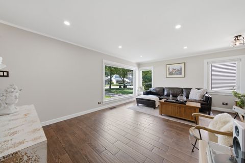 Tiny photo for 905 N Douglas Avenue, Arlington Heights, IL 60004 (MLS # 12702722)