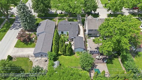 Tiny photo for 905 N Douglas Avenue, Arlington Heights, IL 60004 (MLS # 12702722)