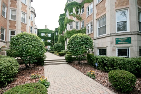 Photo of 871 W Cornelia Avenue #1, Chicago, IL 60657 (MLS # 12698788)
