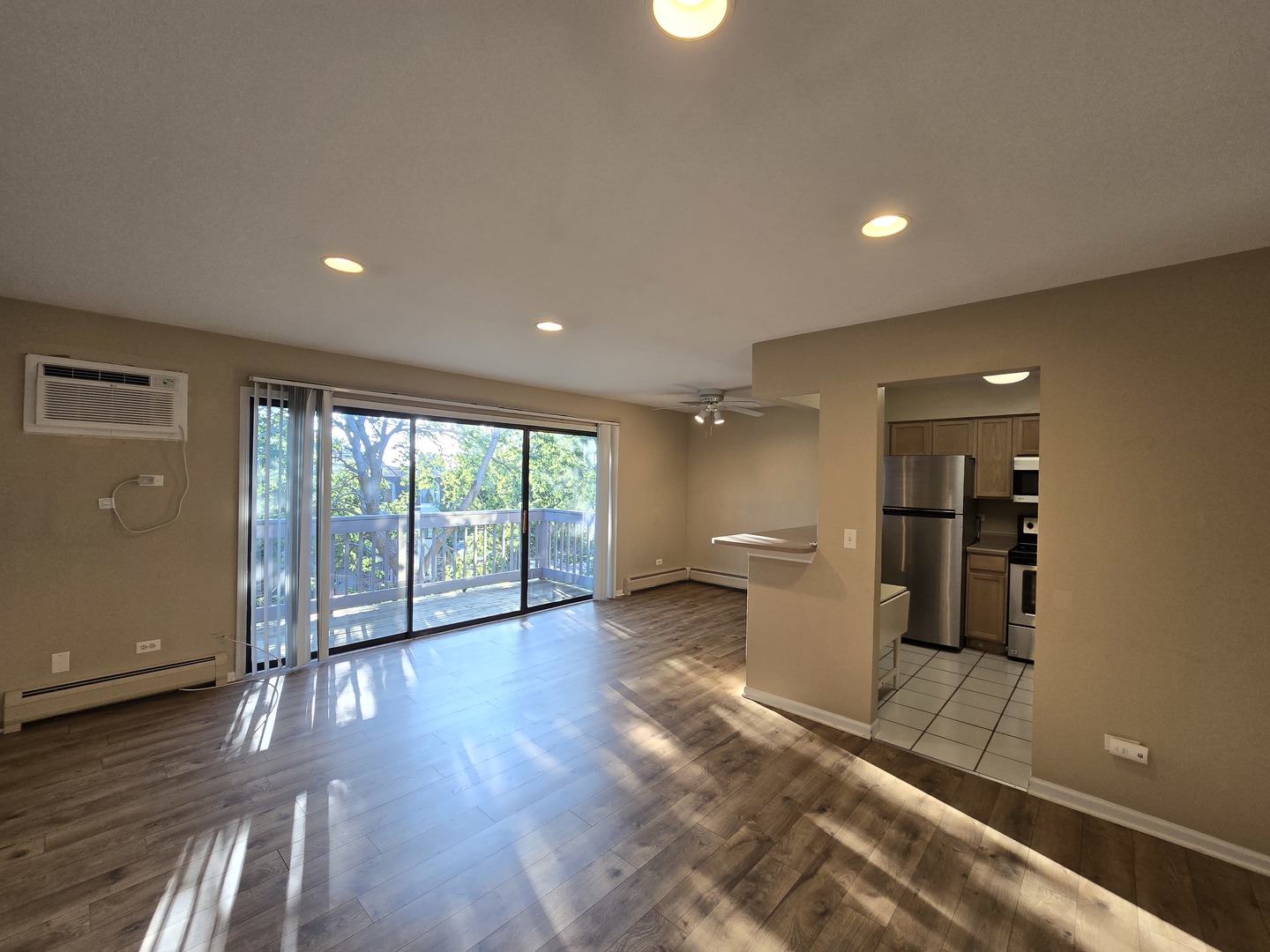 229 W Court Of Shorewood Court 3A