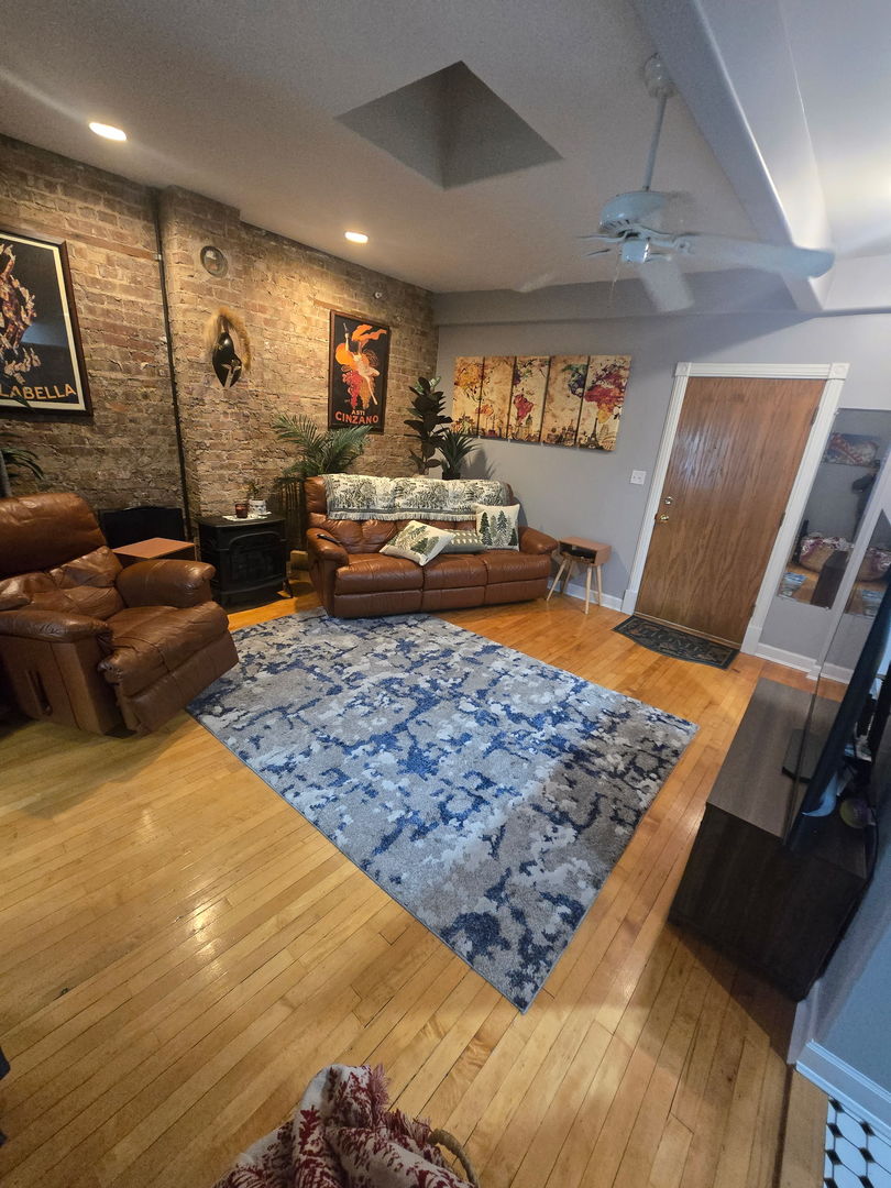 520 N Milwaukee Avenue 2