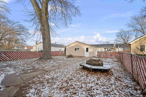 Tiny photo for 1916 31st Street #A, Moline, IL 61265 (MLS # 100000189)