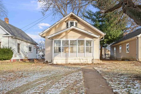 Photo of 1916 31st Street #A, Moline, IL 61265 (MLS # 100000189)