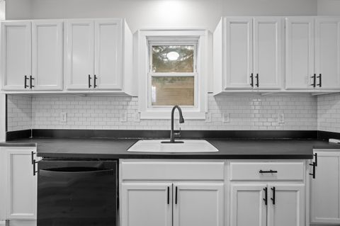 Tiny photo for 1916 31st Street #A, Moline, IL 61265 (MLS # 100000189)