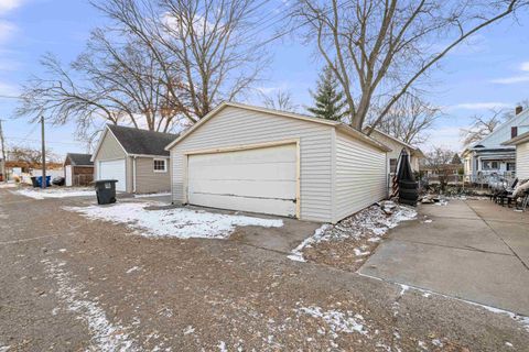 Tiny photo for 1916 31st Street #A, Moline, IL 61265 (MLS # 100000189)