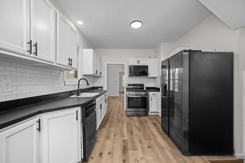 Tiny photo for 1916 31st Street #A, Moline, IL 61265 (MLS # 100000189)