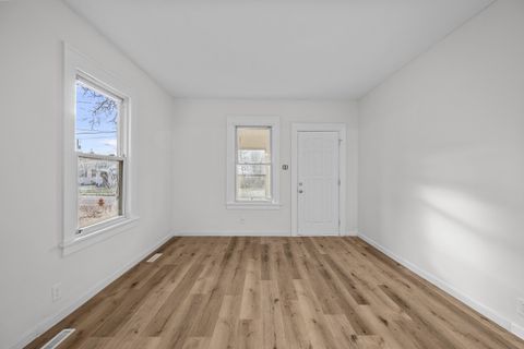 Tiny photo for 1916 31st Street #A, Moline, IL 61265 (MLS # 100000189)