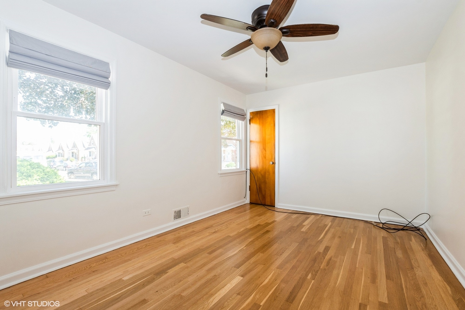 2852 W 84th Place