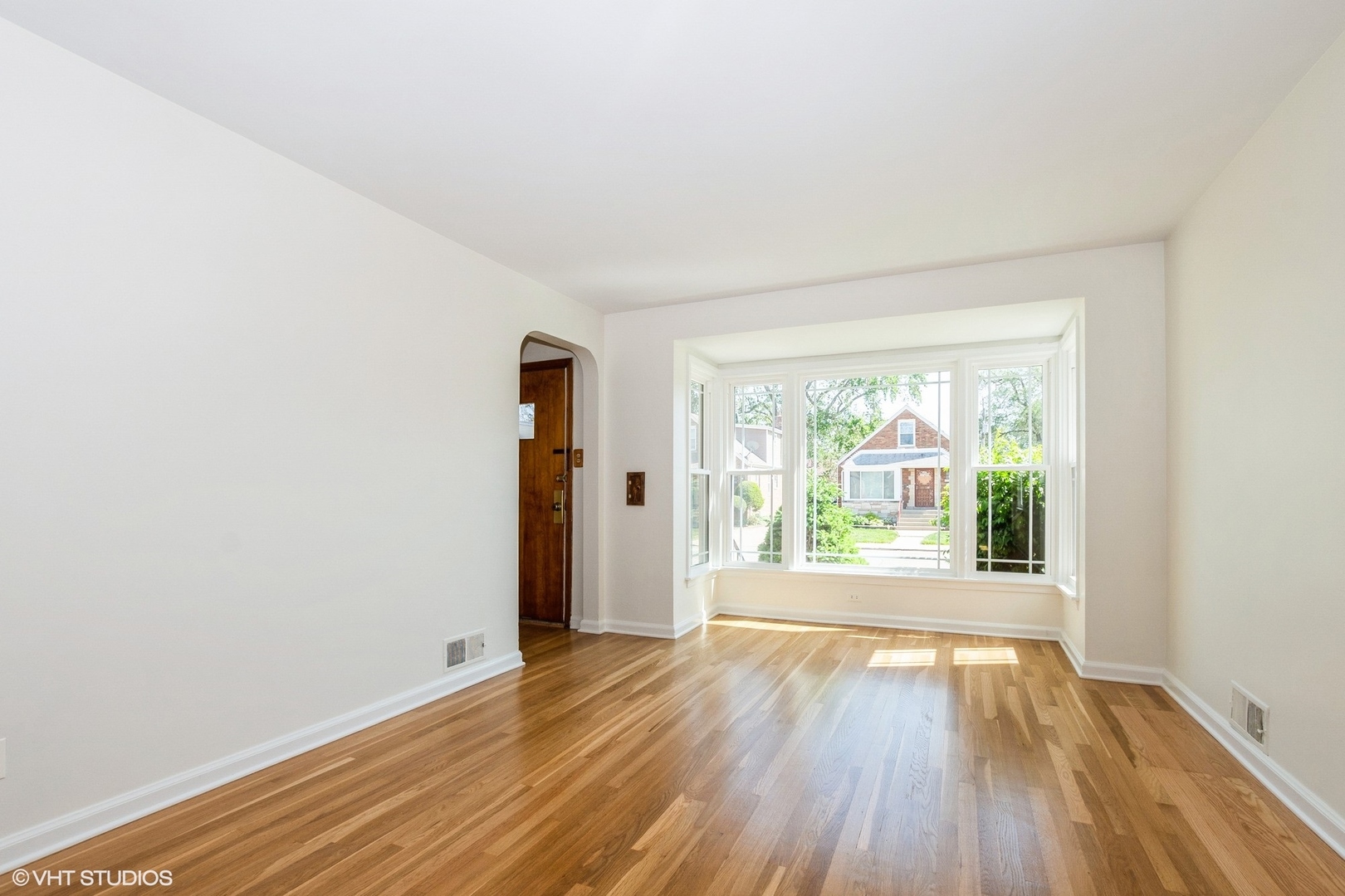 2852 W 84th Place