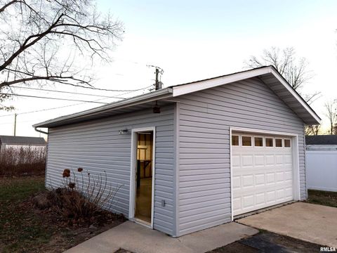 Tiny photo for 274 OAKTREE Avenue, Salem, IL 62881 (MLS # EB460705)