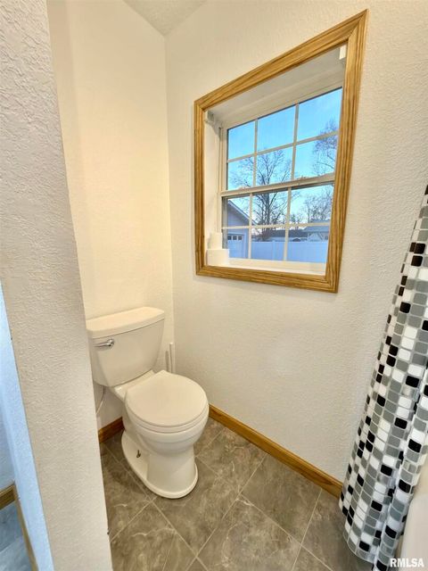 Tiny photo for 274 OAKTREE Avenue, Salem, IL 62881 (MLS # EB460705)