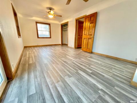 Tiny photo for 274 OAKTREE Avenue, Salem, IL 62881 (MLS # EB460705)