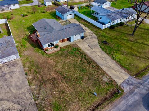 Photo of 274 Oaktree Ave Avenue, Salem, IL 62881 (MLS # EB460705)