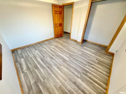 Tiny photo for 274 OAKTREE Avenue, Salem, IL 62881 (MLS # EB460705)