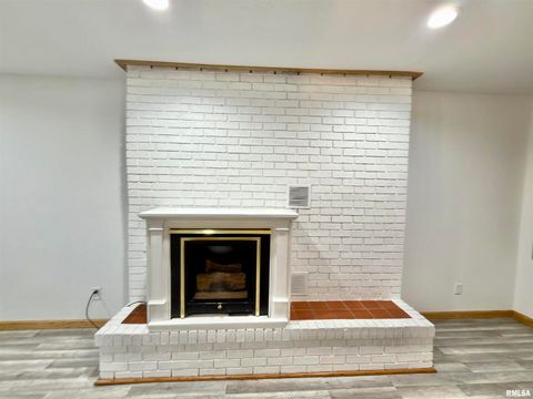 Tiny photo for 274 OAKTREE Avenue, Salem, IL 62881 (MLS # EB460705)