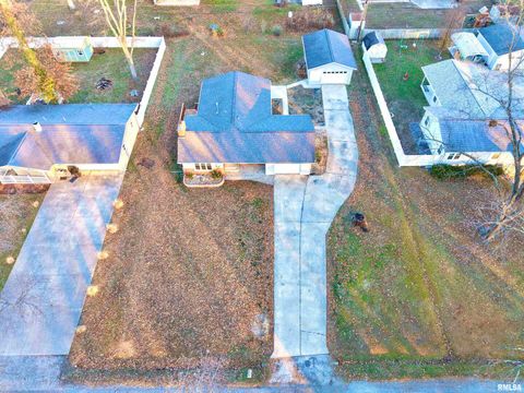 Tiny photo for 274 OAKTREE Avenue, Salem, IL 62881 (MLS # EB460705)