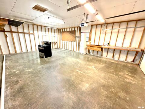 Tiny photo for 274 OAKTREE Avenue, Salem, IL 62881 (MLS # EB460705)