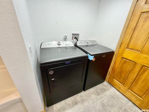 Tiny photo for 274 OAKTREE Avenue, Salem, IL 62881 (MLS # EB460705)