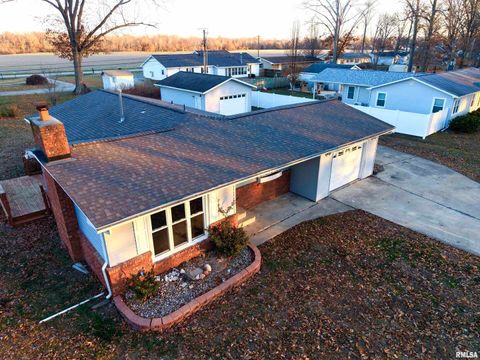 Photo of 274 OAKTREE Avenue, Salem, IL 62881 (MLS # EB460705)