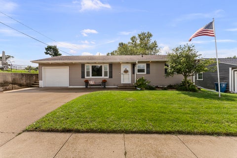 Photo of 921 14TH Street, De Witt, IA 52742 (MLS # 12759087)