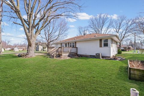 Tiny photo for 404 S Maple Street, Gilman, IL 60938 (MLS # 12589411)