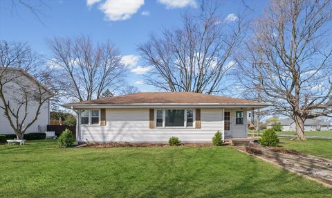 Tiny photo for 404 S Maple Street, Gilman, IL 60938 (MLS # 12589411)