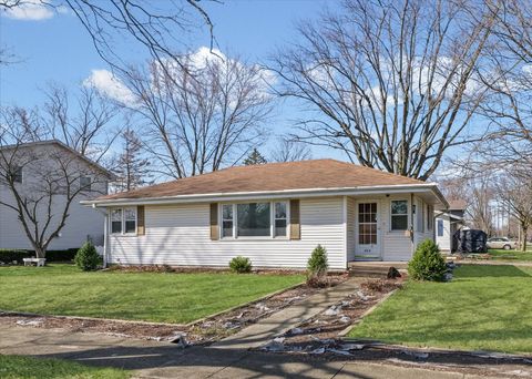 Tiny photo for 404 S Maple Street, Gilman, IL 60938 (MLS # 12589411)
