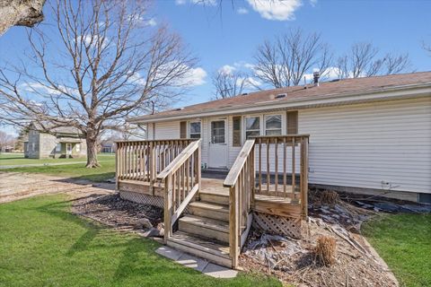 Tiny photo for 404 S Maple Street, Gilman, IL 60938 (MLS # 12589411)