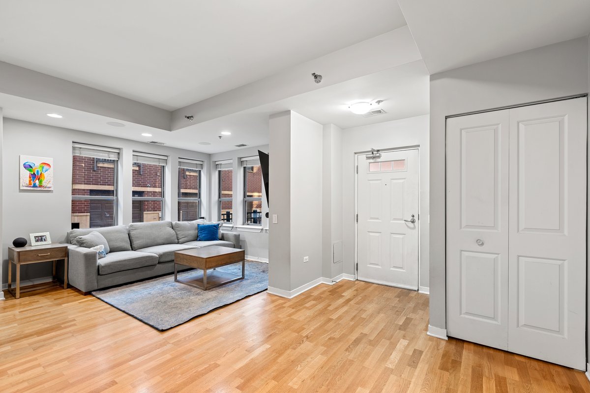 1159 N Hudson Avenue 6