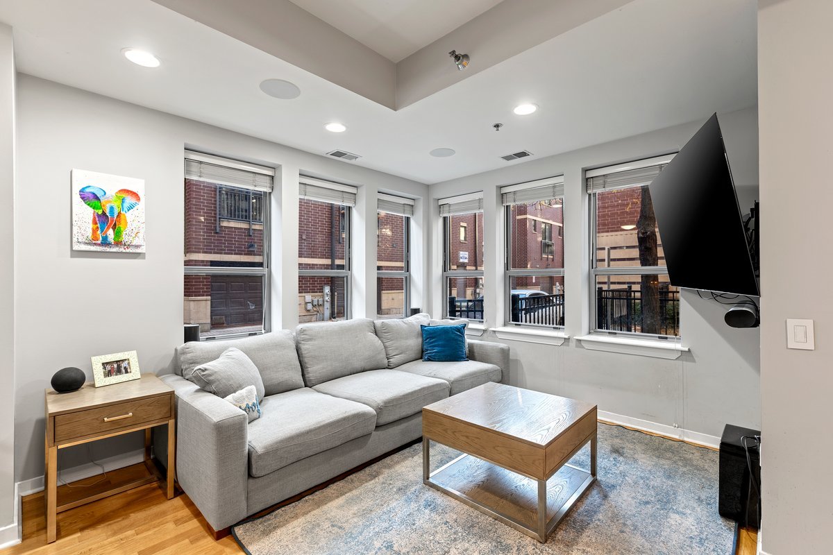 1159 N Hudson Avenue 6