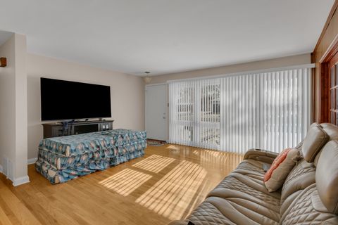 Tiny photo for 7418 Wilson Terrace, Morton Grove, IL 60053 (MLS # 12553949)