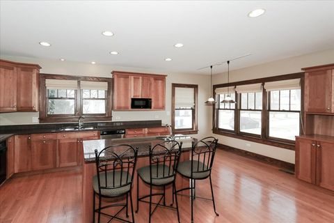 Tiny photo for 354 Hawthorne Boulevard, Glen Ellyn, IL 60137 (MLS # 12570817)