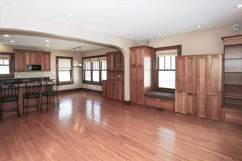 Tiny photo for 354 Hawthorne Boulevard, Glen Ellyn, IL 60137 (MLS # 12570817)