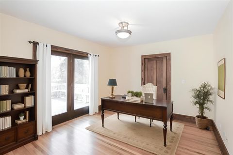 Tiny photo for 354 Hawthorne Boulevard, Glen Ellyn, IL 60137 (MLS # 12570817)