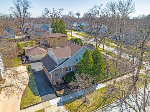 Tiny photo for 354 Hawthorne Boulevard, Glen Ellyn, IL 60137 (MLS # 12570817)