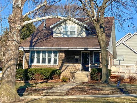 Tiny photo for 354 Hawthorne Boulevard, Glen Ellyn, IL 60137 (MLS # 12570817)