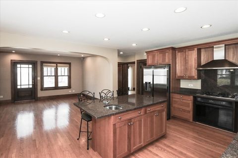 Tiny photo for 354 Hawthorne Boulevard, Glen Ellyn, IL 60137 (MLS # 12570817)