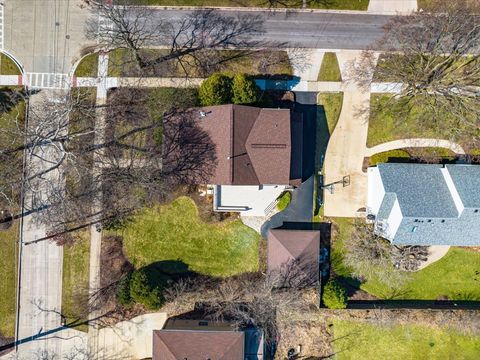Tiny photo for 354 Hawthorne Boulevard, Glen Ellyn, IL 60137 (MLS # 12570817)