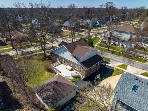 Tiny photo for 354 Hawthorne Boulevard, Glen Ellyn, IL 60137 (MLS # 12570817)