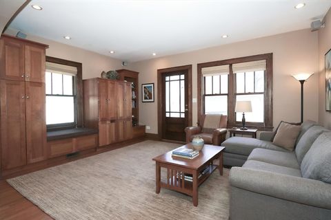 Tiny photo for 354 Hawthorne Boulevard, Glen Ellyn, IL 60137 (MLS # 12570817)