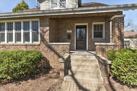 Tiny photo for 354 Hawthorne Boulevard, Glen Ellyn, IL 60137 (MLS # 12570817)
