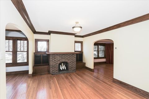 Tiny photo for 354 Hawthorne Boulevard, Glen Ellyn, IL 60137 (MLS # 12570817)