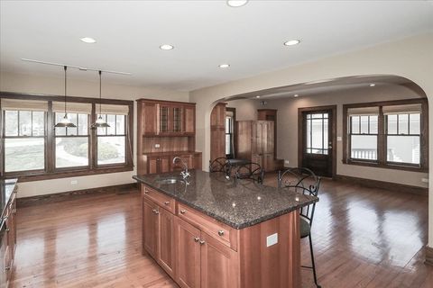 Tiny photo for 354 Hawthorne Boulevard, Glen Ellyn, IL 60137 (MLS # 12570817)