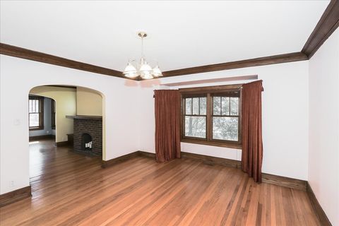 Tiny photo for 354 Hawthorne Boulevard, Glen Ellyn, IL 60137 (MLS # 12570817)
