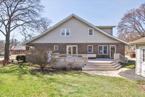 Tiny photo for 354 Hawthorne Boulevard, Glen Ellyn, IL 60137 (MLS # 12570817)